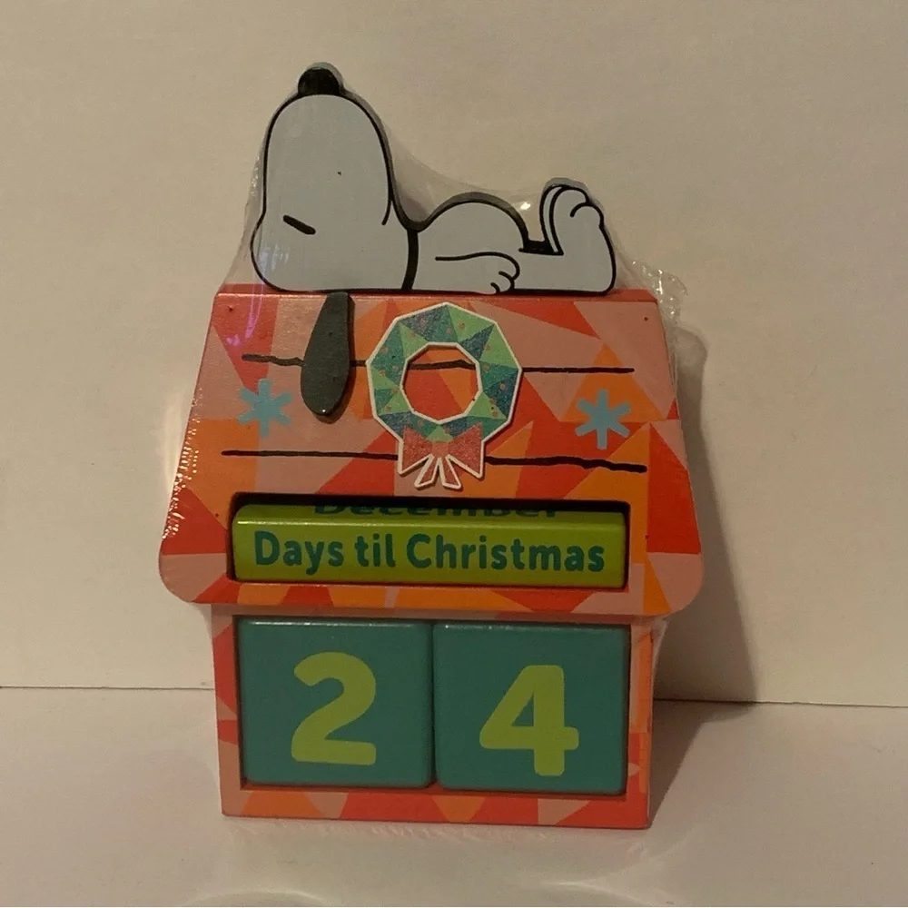NWT. PEANUTS Snoopy Christmas Countdown Calendar